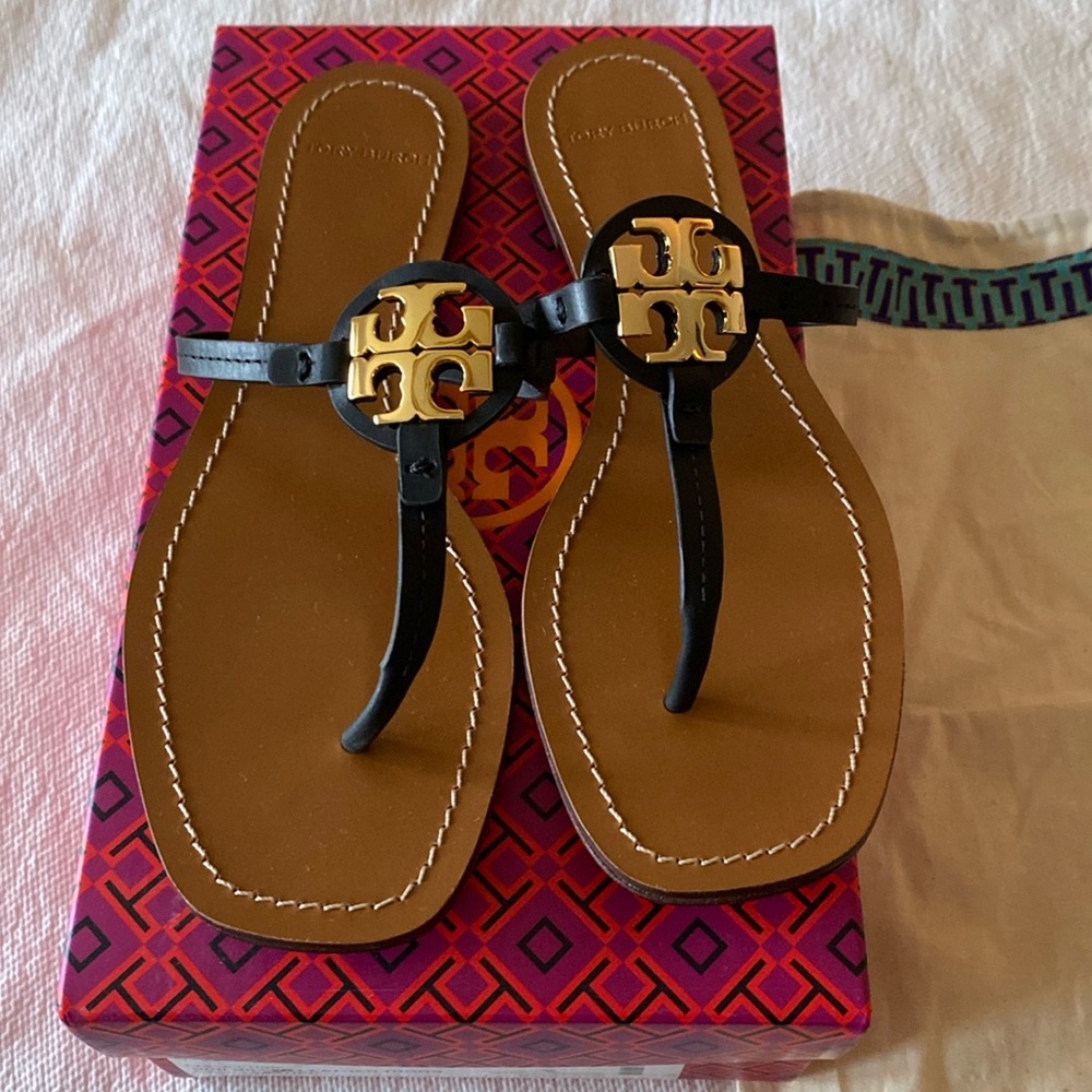NWT Tory Burch Mini Miller leather thong